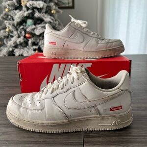 Nike x supreme Air Force one White and Red Sneakers size 9.5